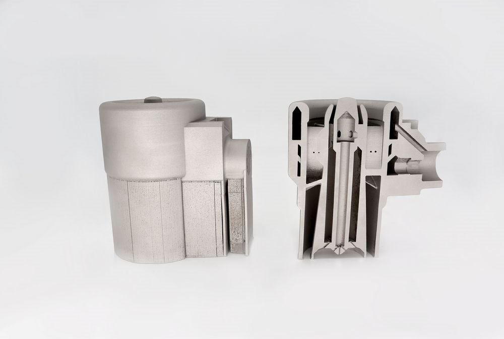 Corpo valvola metallico stampato, pezzo intero e sezione con i condotti interni